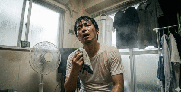 蒸し暑い部屋の中